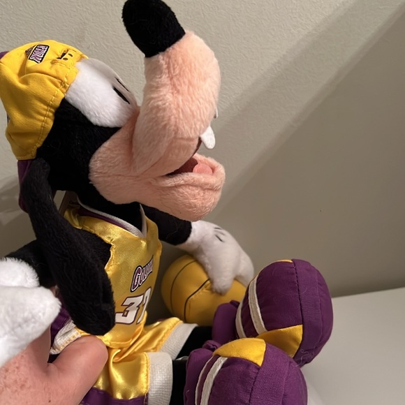 Walt Disney World Goofy Goliaths Basketball Bean Plush - Picture 2 of 3